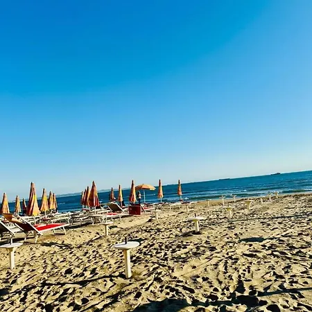 Brahimasi 公寓式酒店 Durrës